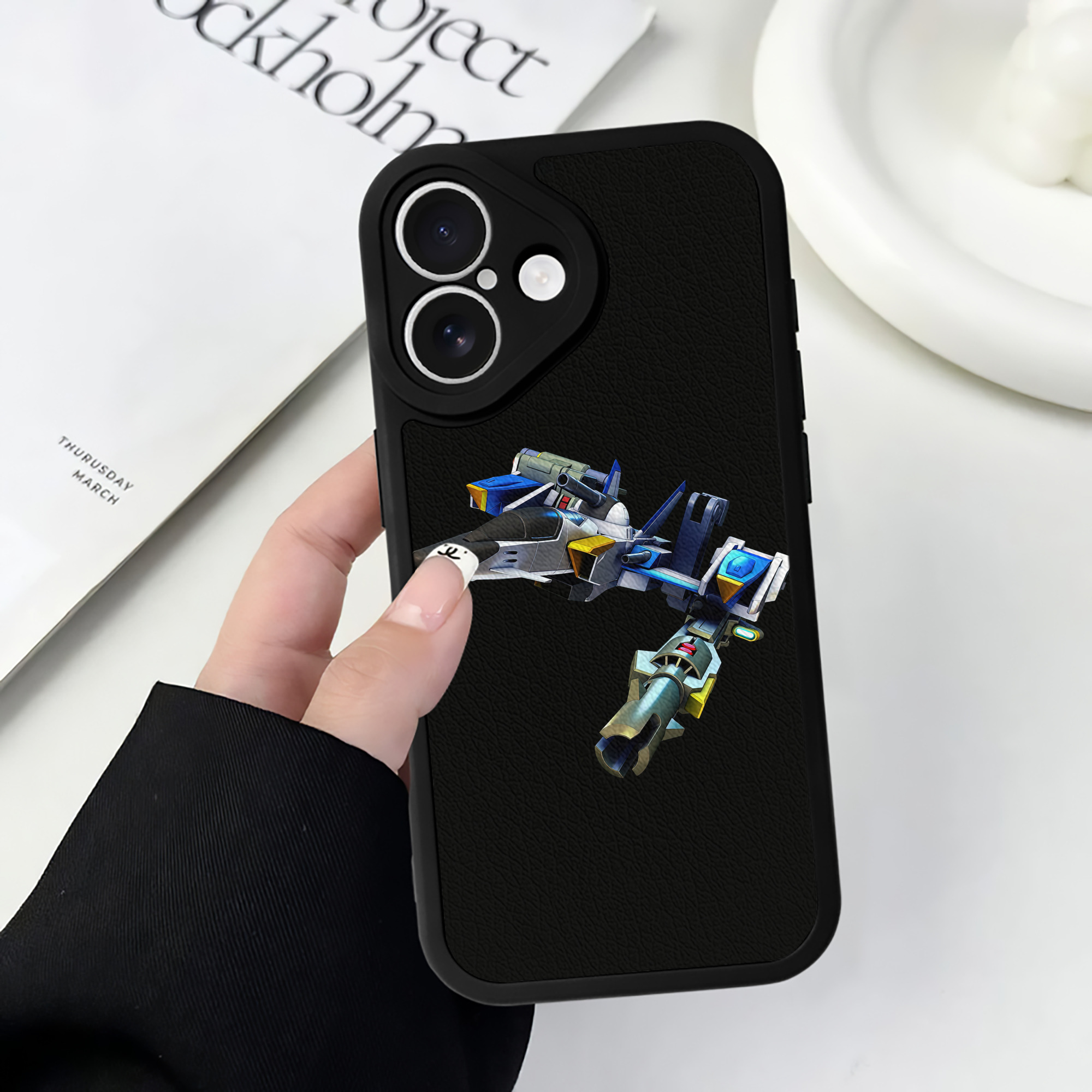 （画像用） 機動戦士ガンダム Mobile Suit Gundam 【iPhone 16シリーズ対応】シリコンスマホケース（レザー調） 材質：シリコン